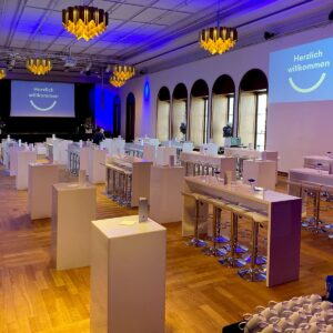 stehtische zum mieten mit barhocker in weiss für firmen event apero