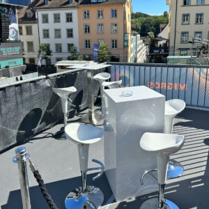 Louez une table extérieure pour un événement en plein air