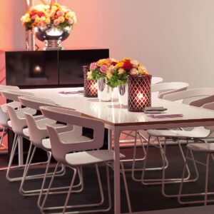 langer banketttisch zum mieten mit design stühlen in weiss