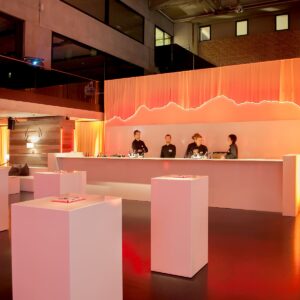bar stehtische mit grosser event theke zum mieten