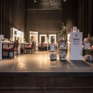 vip event garderobe zum mieten mit beleuchteten schminkspiegeln