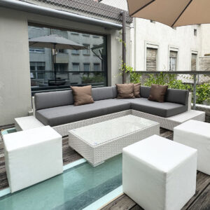 location de salon extérieur design avec coussins
