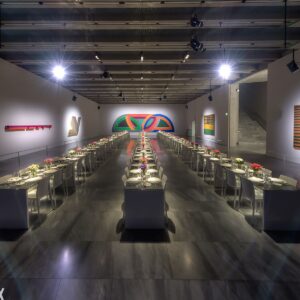 design tische und stühle zum mieten dinner setup an der messe art basel schweiz
