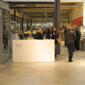 empfangstheke für den event eingangsbereich mit beschriftung
