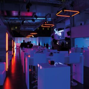 stehtische und barhocker im event einsatz