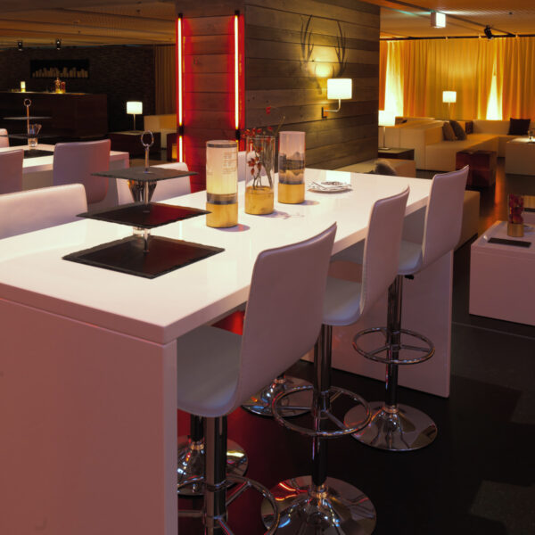 event stehtisch mieten für bankett mit barhocker