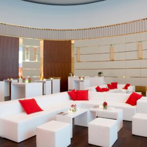 grosse gäste lounge mieten mit sitzwürfel und bar mietmöbel
