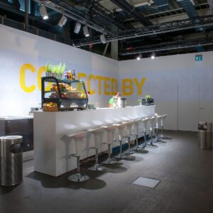 grosse bar mieten mit hochstühlen für messe