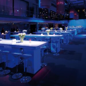 grosse event stehtische mieten in weiss
