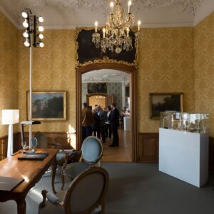 echtglas vitrinen mit beleuchtung für schmuck ausstellungen mieten