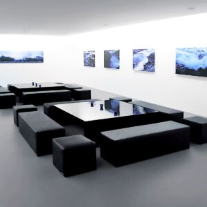 schwarze event lounge zum mieten für bilder ausstellung