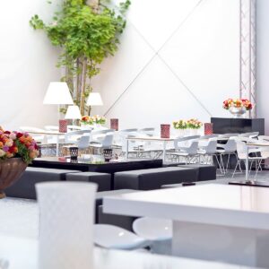 möbel zum mieten wie tische stühle lounge stehtische