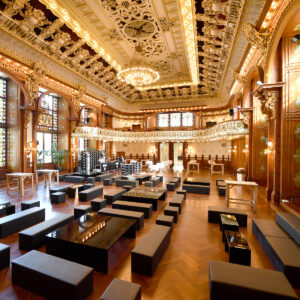 lounge mieten in schwarz mit sitzwürfel und grossen tischen