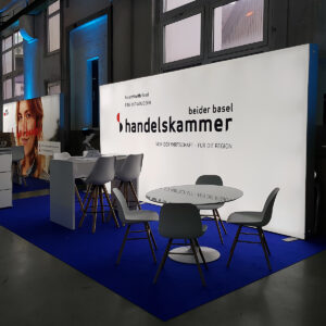 messe besprechungstisch mieten mit stehtisch und messewand