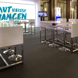 messe stehtisch mieten mit barhocker und beleuchteter wand