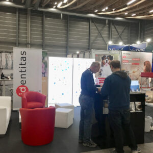 messestand möbel mieten wie messetheke und sessel