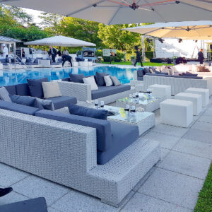 outdoor lounge möbel mieten mit dekokissen für hotel event
