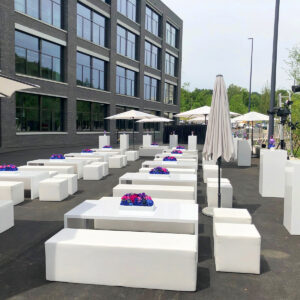 outdoor lounge möbel mieten mit sonnenschirmen