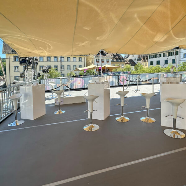 outdoor stehtisch mieten für event vip bereich mit barhocker
