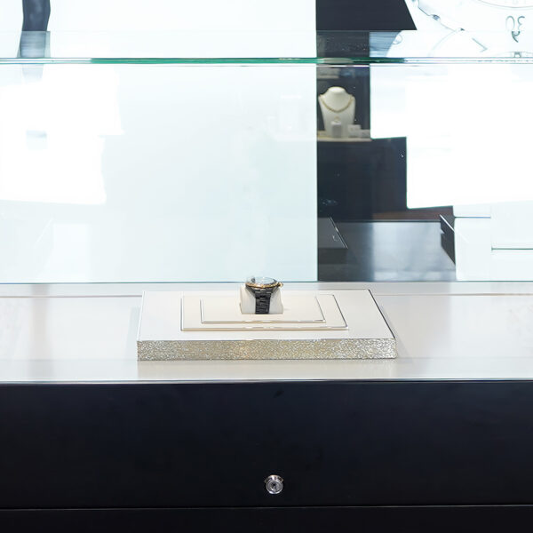 schubladen vitrine mieten für uhren und schmuck