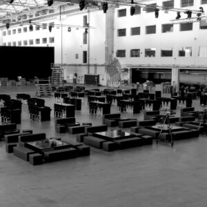 schwarze event möbel mieten bild euroairport hangar basel