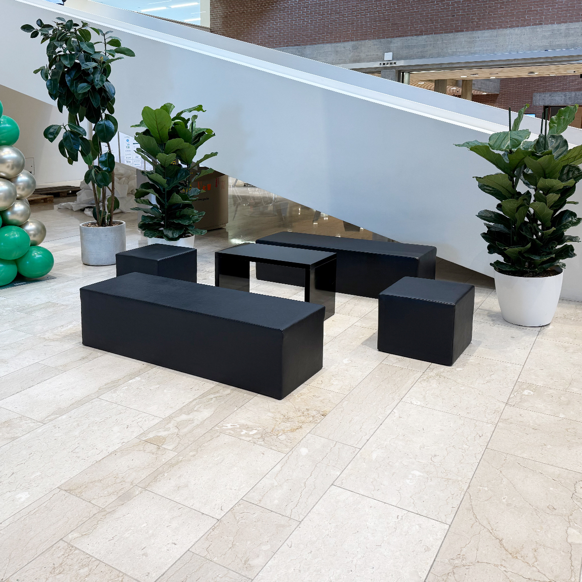noleggia una lounge cubo nera