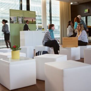 sitzwürfel-lounge-mieten-klein-für-messe-und-event