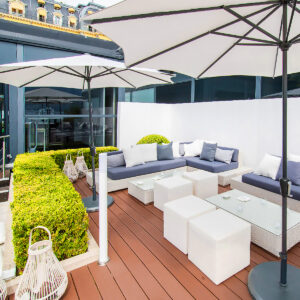 sonnenschirme mieten mit outdoor lounge und sitzwürfel