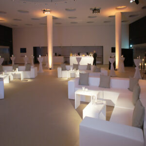 weisse eck sofas mieten für event