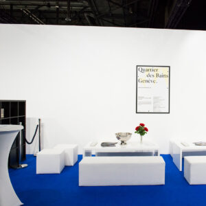 weisse lounge mieten mit sitzbank und event teppich