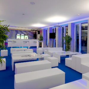 weisse lounge mieten mit theke und apero stehtischen