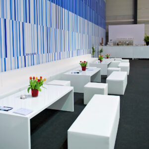 weisse messe lounge mieten mit teppich