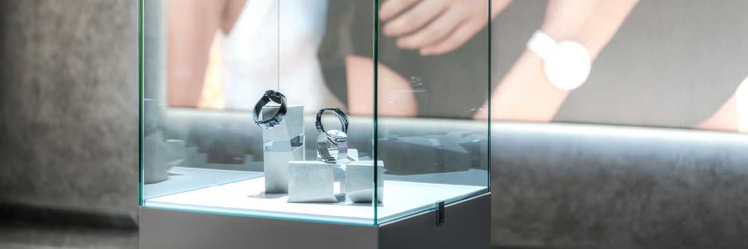 Edle Vitrine mieten