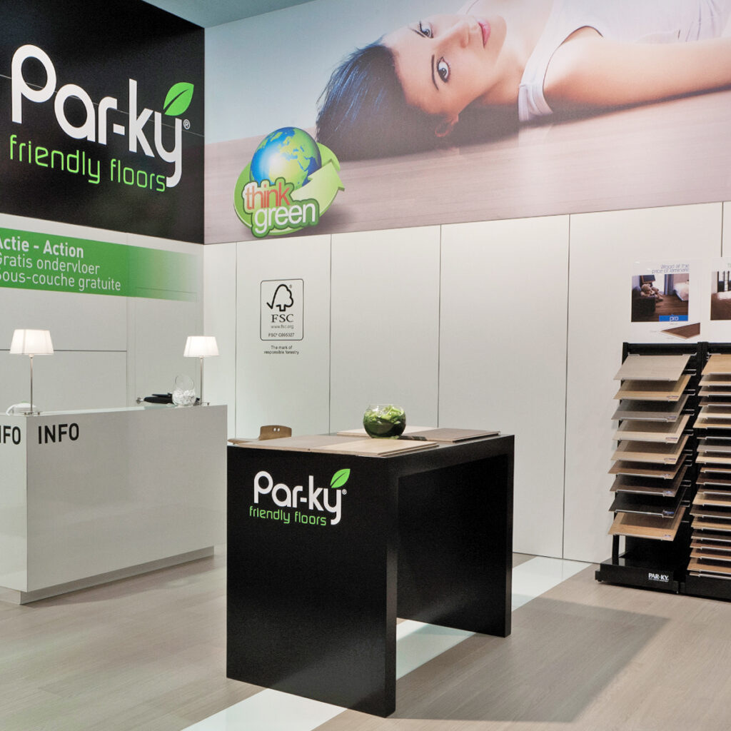 exhibition wall system with exhibition furniture