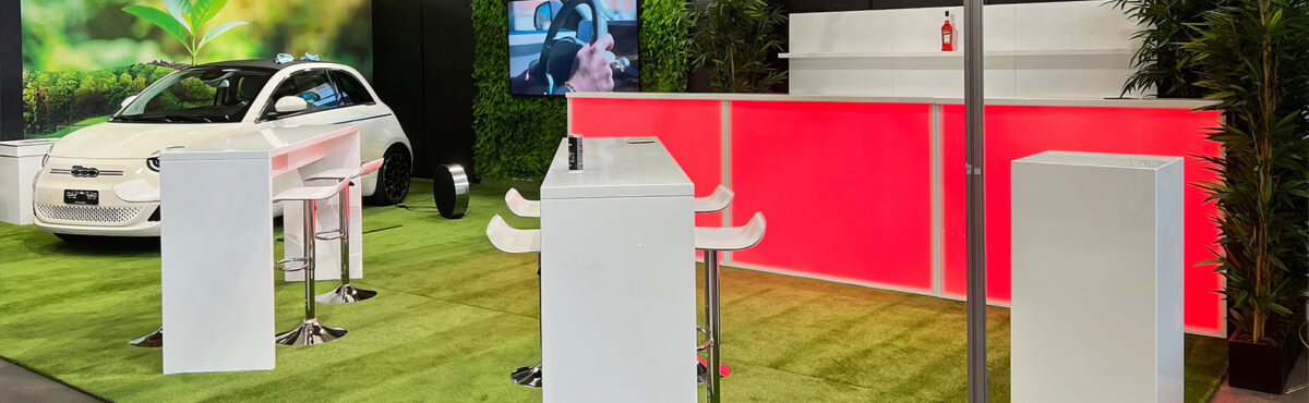 messe stand mit langen stehtischen mit barhocker und led bartheke