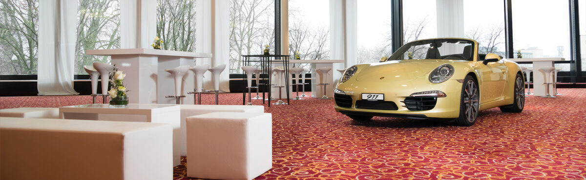 promotions event mit lounge hocker und sofatisch in weiss