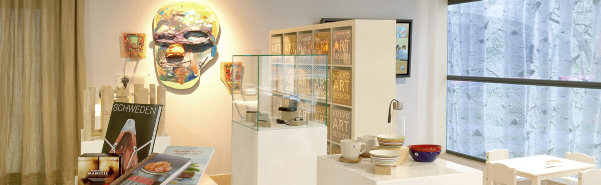 white pedestal display case at an exhibition with other presentation furniture