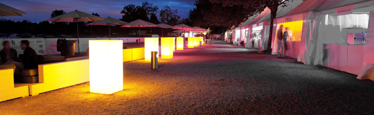 led leucht stehtisch mieten fuer einen outdoor event