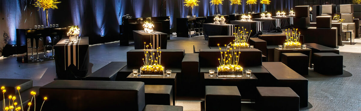 design lounge mieten in schwarz mit lehnen und gelber dekoration