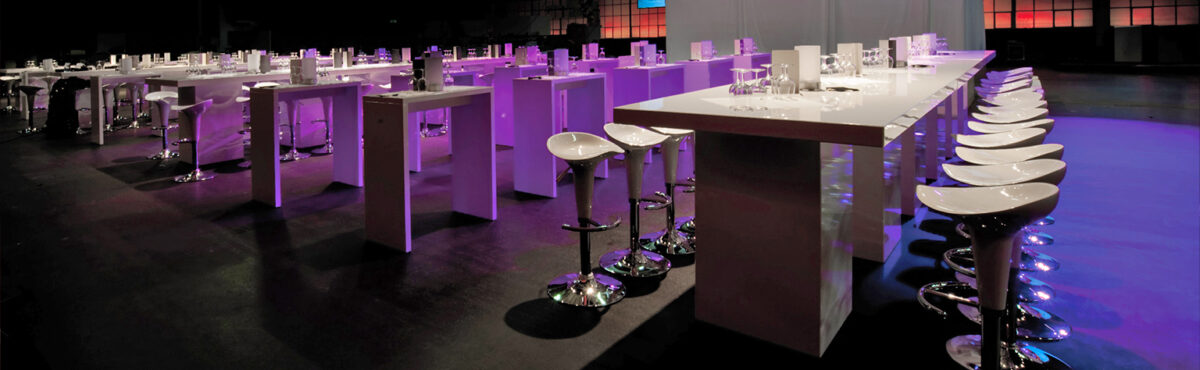 grosse stehtische mieten mit barhockern in weiss fuer firmen event grosse stehtische mieten mit barhockern in weiss fuer firmen event