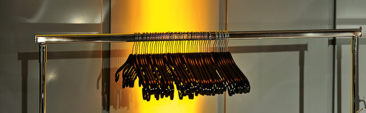 event garderobe mieten mit kleiderbuegel