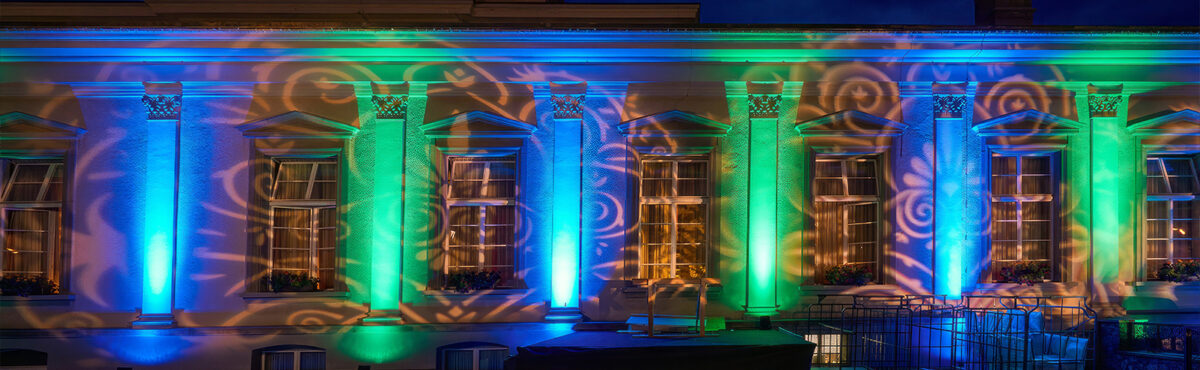 gebaeude beleuchten mit farbigen scheinwerfern gebaeude beleuchten mit farbigen scheinwerfern