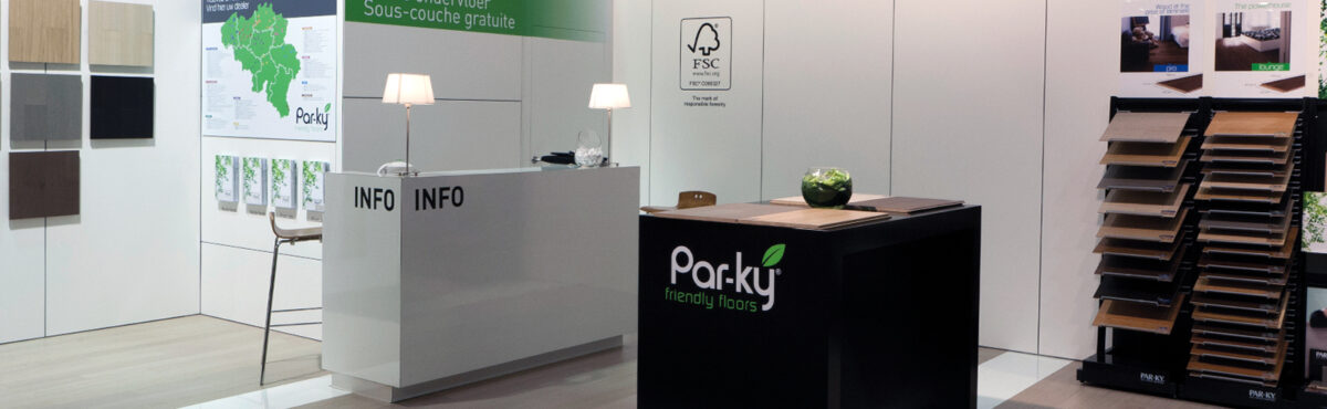 messestand mieten und individuell gestalten mit messewand system sowie theken und logo branding