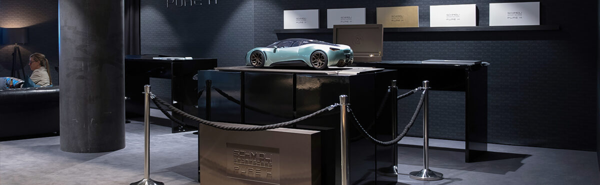 kordel absperrung an einem modernen messestand