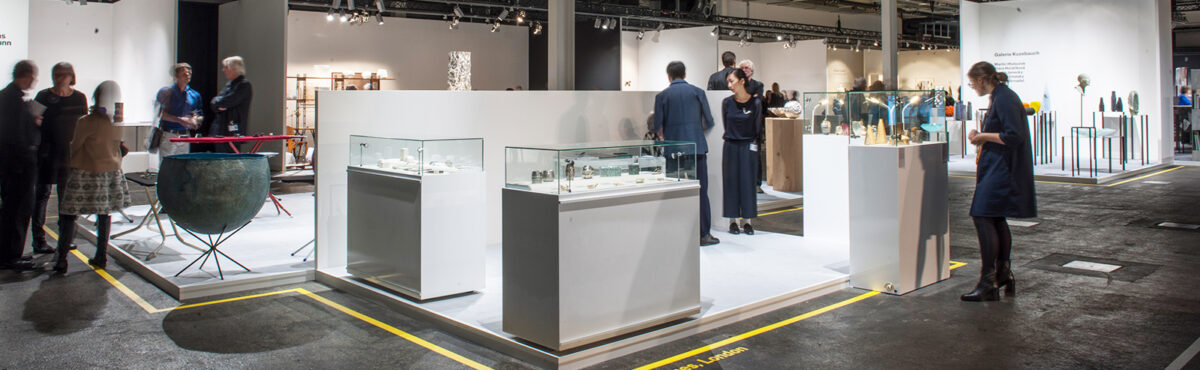 schmuck vitrine in echtglas mit schubladenauszug und beleuchtung