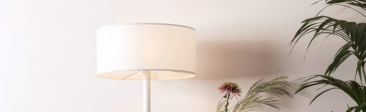 weisse stehleuchte fuer messe und events mieten